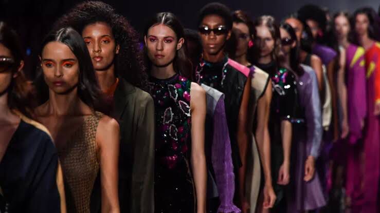 São Paulo Fashion Week apresenta peças de Alfaiataria Minimalista São Paulo Fashion Week apresenta peças de Alfaiataria Minimalista