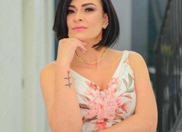 MULHERES QUE INSPIRAM OUTRAS MULHERES DO BRAZIL🇧🇷: De auxiliar de enfermagem a empresária de sucesso: a trajetória de Anselma Flávia De auxiliar de enfermagem a empresária de sucesso: a trajetória de Anselma Flávia