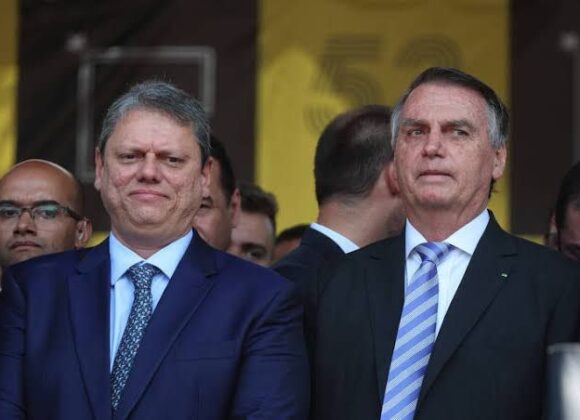 Bolsonaro e aliados confirmam presença na posse de Milei na Argentina Bolsonaro e aliados confirmam presença na posse de Milei na Argentina