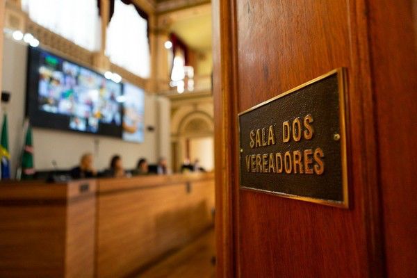 Aumento salarial em Curitiba: servidores e vereadores terão reajuste de 5,19% Aumento salarial em Curitiba: servidores e vereadores terão reajuste de 5,19%