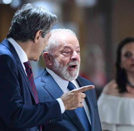 Lula veta projeto de desoneração da folha de pagamento de 17 setores Lula veta projeto de desoneração da folha de pagamento de 17 setores