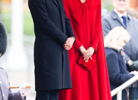Look com capa é a especialidade de Kate Middleton