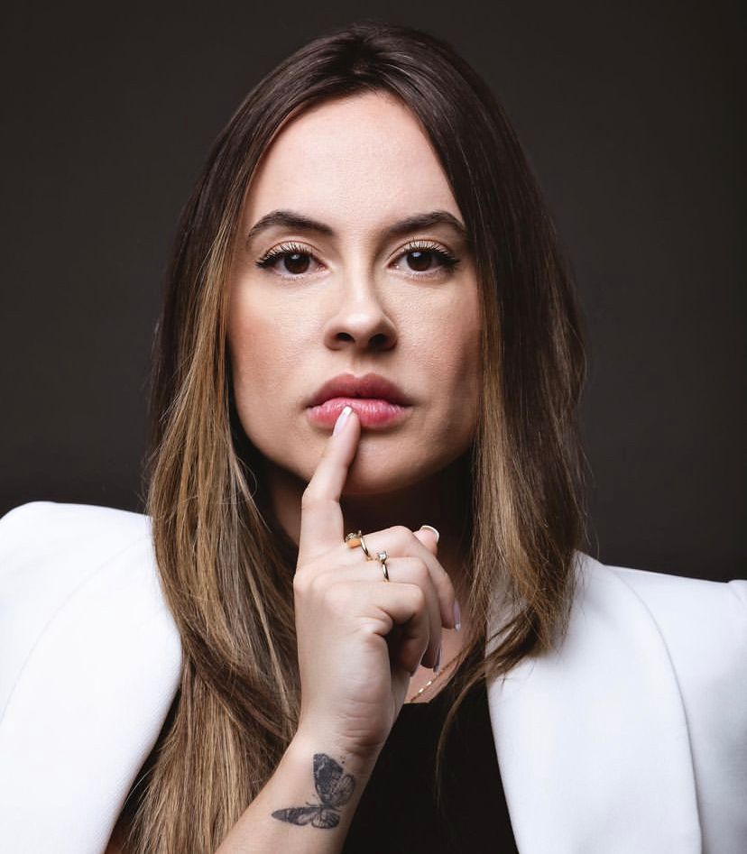 MULHERES DE SCESSO: Transformando sorrisos e vidas, a inspiradora jornada empreendedora da cirurgiã-dentista Viviane Araujo MULHERES DE SCESSO: Transformando sorrisos e vidas, a inspiradora jornada empreendedora da cirurgiã-dentista Viviane Araujo