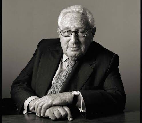 Morre aos 100 anos Henry Kissinger, ex-Secretário de Estado dos EUA SFT aprova tese que pune imprensa por supostas informações falsas
