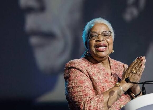 Para compartilhar esse conteúdo, por favor utilize o link https://www1.folha.uol.com.br/mercado/2022/11/viuva-de-nelson-mandela-cobra-atuacao-radical-do-brasil-pela-igualdade-racial.shtml ou as ferramentas oferecidas na página. Textos, fotos, artes e vídeos da Folha estão protegidos pela legislação brasileira sobre direito autoral. Não reproduza o conteúdo do jornal em qualquer meio de comunicação, eletrônico ou impresso, sem autorização da Folhapress (pesquisa@folhapress.com.br). As regras têm como objetivo proteger o investimento que a Folha faz na qualidade de seu jornalismo. Se precisa copiar trecho de texto da Folha para uso privado, por favor logue-se como assinante ou cadastrado.