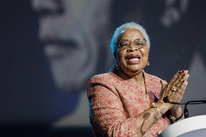 Graça Machel: a professora, guerrilheira e defensora incansável dos direitos infantis Para compartilhar esse conteúdo, por favor utilize o link https://www1.folha.uol.com.br/mercado/2022/11/viuva-de-nelson-mandela-cobra-atuacao-radical-do-brasil-pela-igualdade-racial.shtml ou as ferramentas oferecidas na página. Textos, fotos, artes e vídeos da Folha estão protegidos pela legislação brasileira sobre direito autoral. Não reproduza o conteúdo do jornal em qualquer meio de comunicação, eletrônico ou impresso, sem autorização da Folhapress (pesquisa@folhapress.com.br). As regras têm como objetivo proteger o investimento que a Folha faz na qualidade de seu jornalismo. Se precisa copiar trecho de texto da Folha para uso privado, por favor logue-se como assinante ou cadastrado.