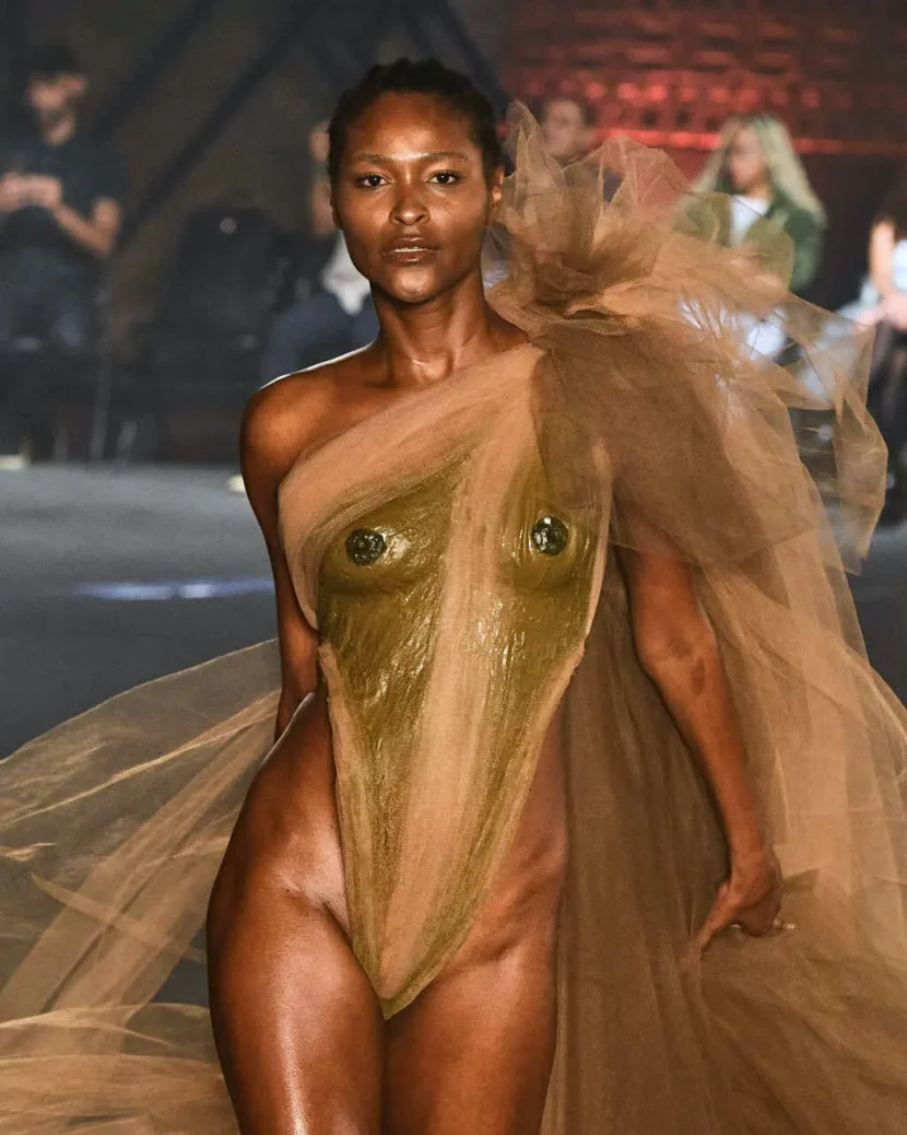 Rober Dognari traz desfile de cunho sexual à Casa dos Criadores 1702310204-roberdognani_cdc53-007_easy-resize-com