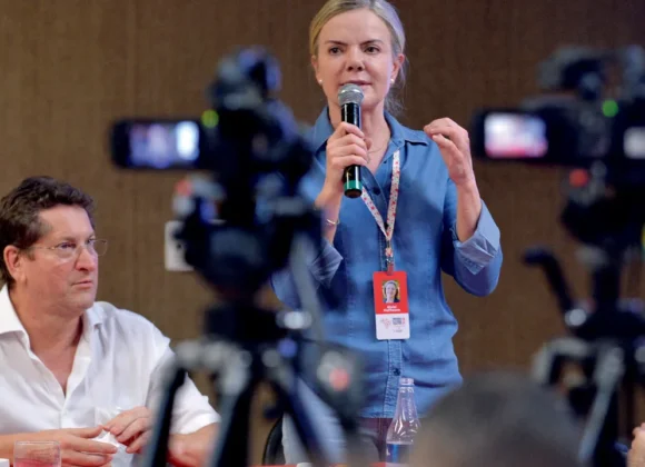 PT e PL preveem dificuldades na corrida eleitoral de 2024 GLEISI-HOFFMANN-PT-53391817714.jpg