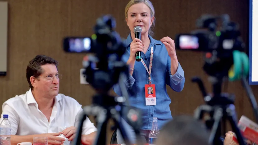 PT e PL preveem dificuldades na corrida eleitoral de 2024 GLEISI-HOFFMANN-PT-53391817714.jpg