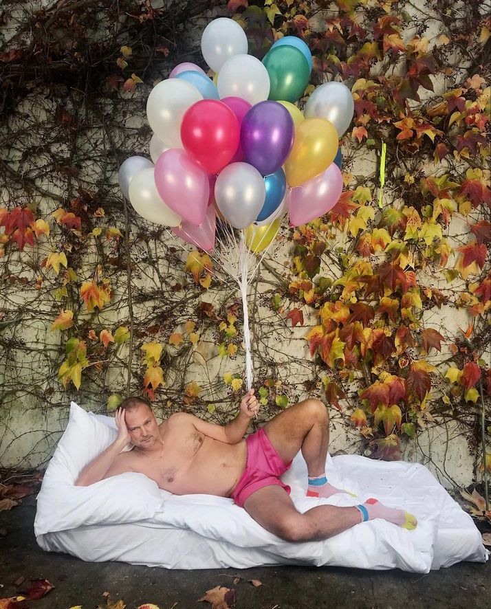 Juergen Teller inventa léxico iconográfico com erotismo e humor Screenshot_20231222-112533