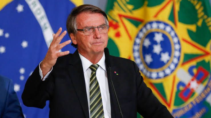 Bolsonaro critica o STF sobre a decisão de responsabilizar empresas jornalísticas Bolsonaro critica o STF sobre a decisão de responsabilizar empresas jornalísticas