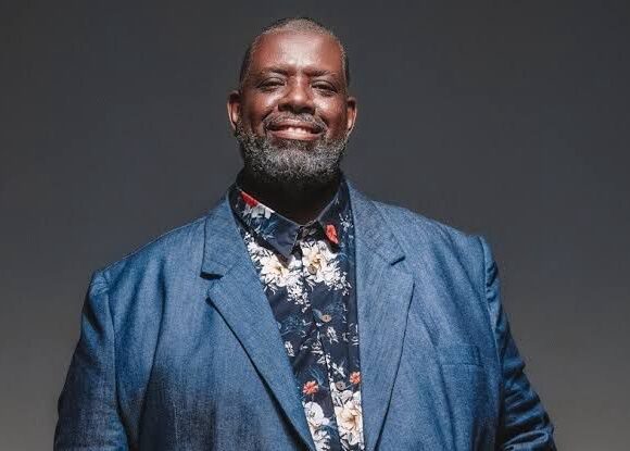 Péricles irá apresentar a turnê Céu Lilás em Curitiba