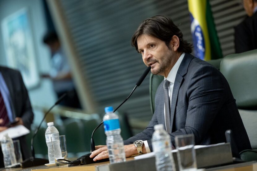 Deputados estaduais aprovam a privatização da Sabesp Sabesp