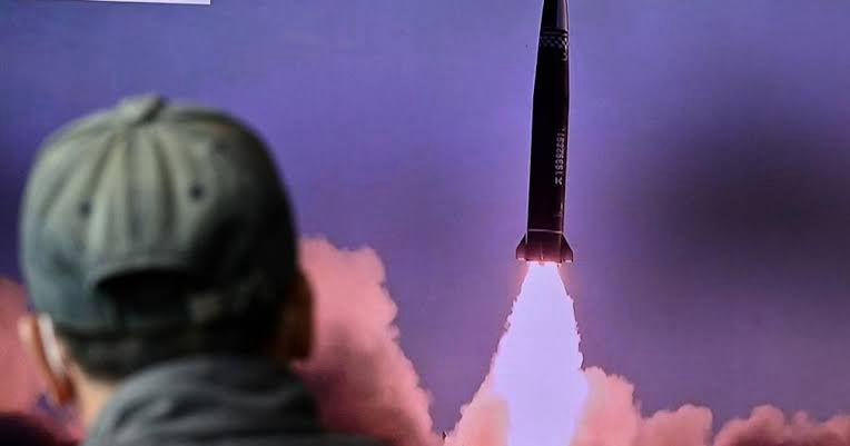 Coreia do Norte lança míssil em condenação às forças militares dos EUA
