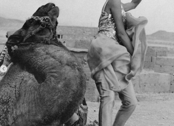 Dica para as férias em Milão: A exposição "Aldo Fallai per Giorgio Armani 1977-2021" no prestigioso Museu Armani/Silos é um convite imperdível para explorar a colaboração extraordinária entre Aldo Fallai e o ícone da moda Giorgio Armani Dica para as férias em Milão.