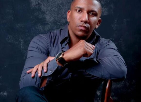 HOMENS DE NEGÓCIO: Apresentação de Thiago Oliveira, Especialista Técnico em Informática Apresentação de Thiago Oliveira, Especialista Técnico em Informática