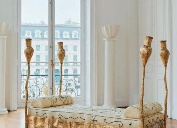 Novos planos: Além de roupas, agora também, móveis luxuosos Novos planos: Além de roupas, agora também, móveis luxuosos.