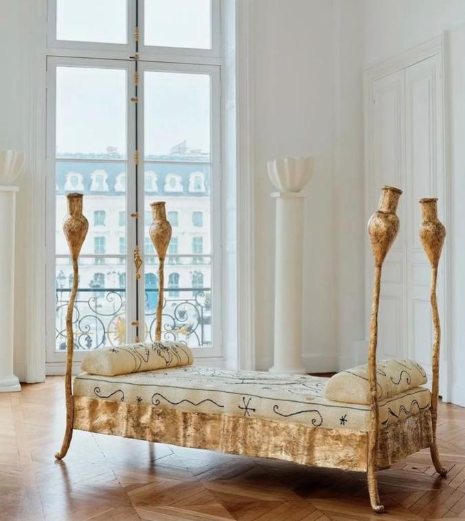 Novos planos: Além de roupas, agora também, móveis luxuosos. 