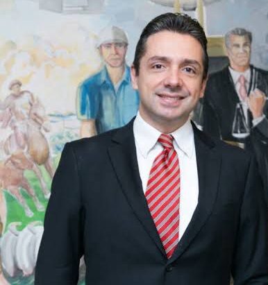 Roberto Dala Barba Filho, o novo Juiz Titular da Vara do Trabalho de Santo Antônio da Platina WhatsApp Image 2023-12-20 at 10.15.48