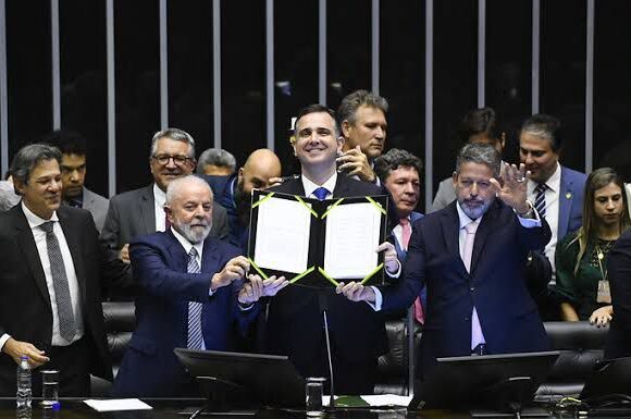 Congresso Nacional Promulga Reforma Tributária Marcando o Fim de um Sistema com Mais de 50 Anos Congresso Nacional Promulga Reforma Tributária Marcando o Fim de um Sistema com Mais de 50 Anos