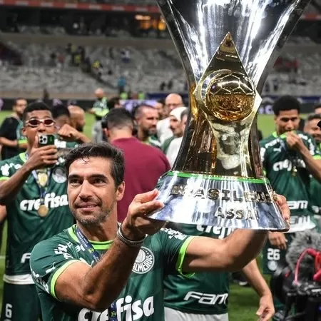 Palmeiras vence o Campeonato Brasileiro e garante vaga na Copa da Libertadores palmeiras-conquista-o-12-campeonato-brasileiro-1701952350971_v2_450x450.jpg