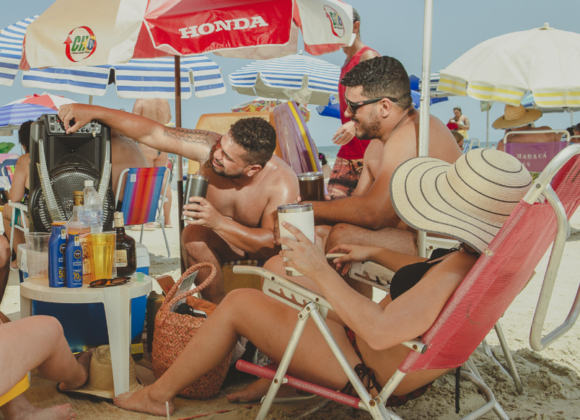 Fim das Caixinhas: Guarujá Reforça Proibição e Começa a Apreender Caixas de Som nas Praias Fim das Caixinhas: Guarujá Reforça Proibição e Começa a Apreender Caixas de Som nas Praias