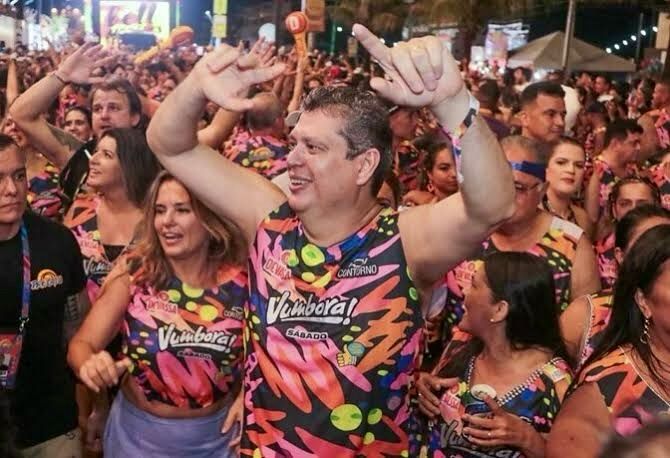 Ministério Público pede investigação de Ministro do Governo após foto em Carnaval ‘fora de época’ Ministro de Lula em carnaval fora da agenda Foto: Bruno Peres/Secretaria-Geral da Presidência