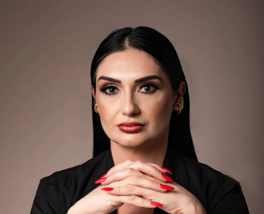 MULHERES QUE INSPIRAM: Advogada Iara Souza exibe o seu lado profissional em sua conta no Instagram Tenha-uma-imagem-que-impacta-e-que-diga-muito-sobre-você-Obrigada-adv-iarasouza-por-ter-confiado-a-mim-o-teu-reposicionamento-de…-Instagram