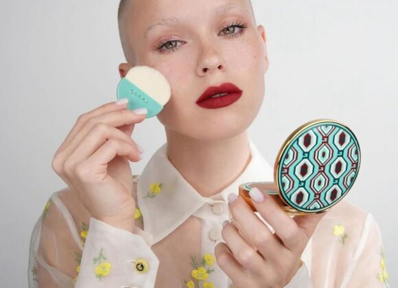 Lera Shutovskaya Brilha com Sofisticação em Seu Visual Festivo Lera Shutovskaya Brilha com Sofisticação em Seu Visual Festivo