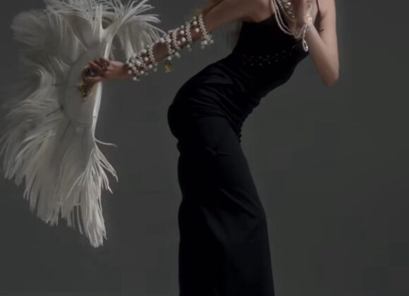 O pretinho básico da Sorelle causa furor e traz ainda mais beleza ao look