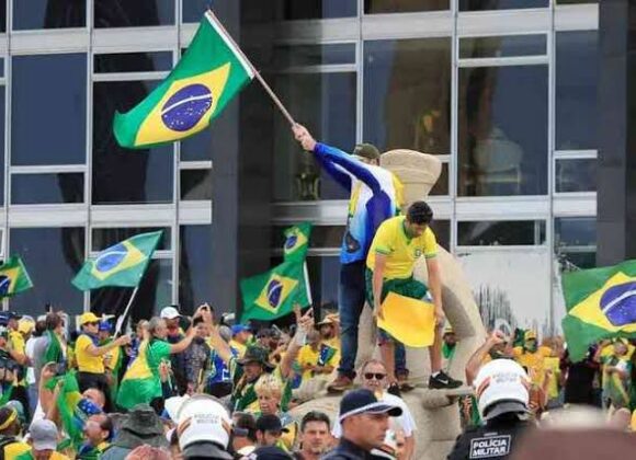 Um ano após os atos golpistas: Investigação continua sem punir mandantes e cúpula responsável Um ano após os atos golpistas: Investigação continua sem punir mandantes e cúpula responsável