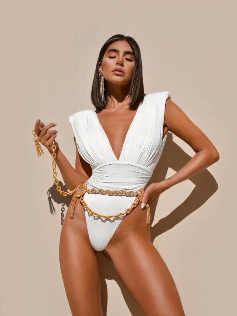 Cinto Dourado: um acessório moderno e sofisticado, perfeito para quem busca diferente looks