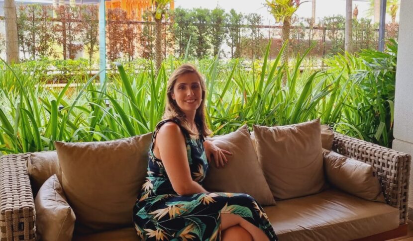 Ariane se reinventou como profissional dando aula de inglês Ariane se reinventou como profissional dando aula de inglês