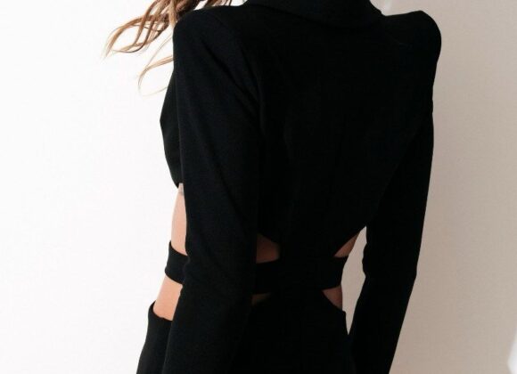 Macaquinho com recortes: a peça veste super bem e valoriza o corpo