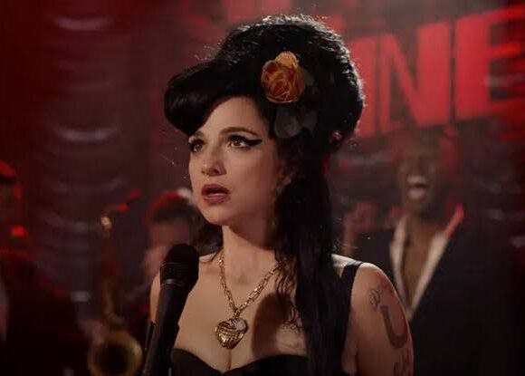 Trailer da cinebiografia da cantora Amy Winehouse é divulgado