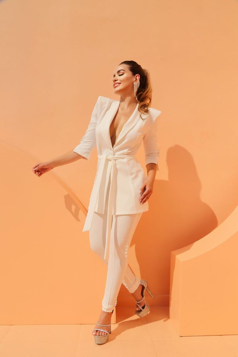 Agregue ao visual o Blazer Alfaiataria com manga removível e crie looks sofisticados Agregue ao visual o Blazer Alfaiataria com manga removível e crie looks sofisticados