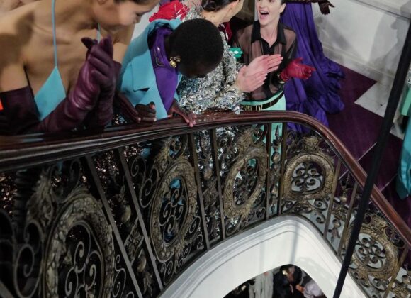 Nova coleção Valentino é apresentada na semana de alta costura Primavera-Verão 2024 Nova coleção Valentino é apresentada na semana de alta costura Primavera-Verão 2024