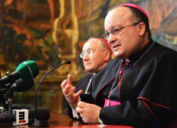 Arcebispo de Malta sugere mudança histórica: A igreja Católica deveria considerar permitir que padres se casem Arcebispo de Malta sugere mudança histórica: A igreja Católica deveria considerar permitir que padres se casem.
