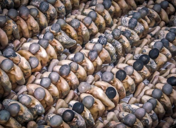 Bukele desarticula gangues em El Salvador, mas decide abrir mão de direitos civis