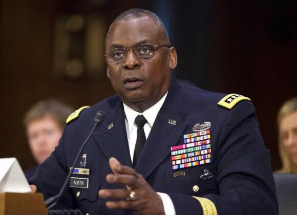 Com uma cúpula majoritariamente branca, um General negro assume comando de região militar Com uma cúpula majoritariamente branca, um General negro assume comando de região militar