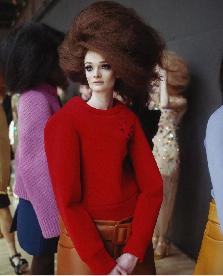 Fotos dos bastidores do desfile de Marc Jacobs são divulgadas