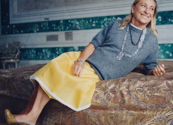 Em recente entrevista Miuccia Prada conta que tinha muita vergonha de fazer roupas no início de sua carreira
