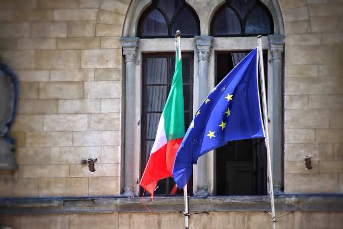 Aumento nos pedidos brasileiros de cidadania por meio judicial sobrecarregam prefeituras na Itália Aumento nos pedidos brasileiros de cidadania por meio judicial sobrecarregam prefeituras na Itália