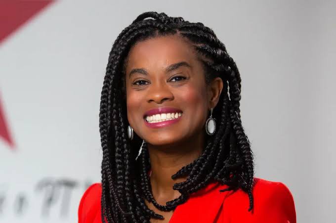 Deputada Federal Carol Dartora Lidera Conversas para uma Frente Ampla em Curitiba Deputada Federal Carol Dartora Lidera Conversas para uma Frente Ampla em Curitiba