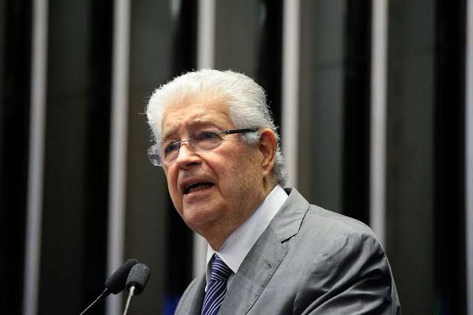 Roberto Requião Planeja Candidatura a Vereador de Curitiba Roberto Requião Planeja Candidatura a Vereador de Curitiba