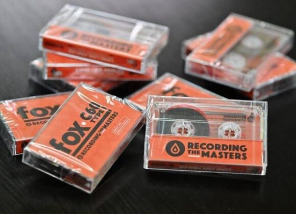 Tocadores de Fitas Cassete Voltam com Tudo: Empresas Lançam Modelos Modernos e Estilosos