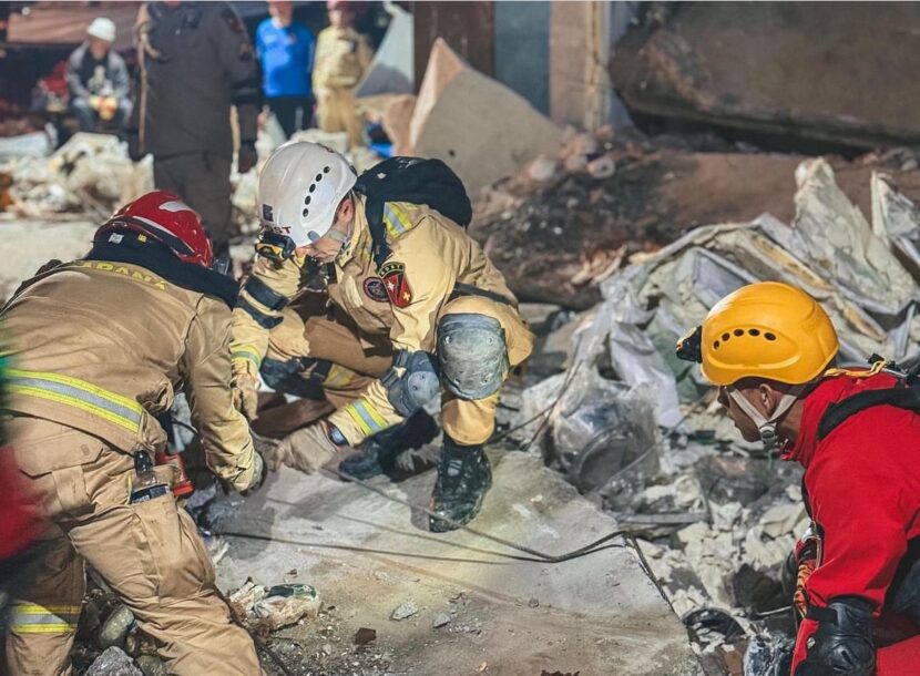 Corpo de bombeiros do Paraná lamenta desabamento que ocasionou na morte de 3 vítimas Corpo de bombeiros do Paraná lamenta desabamento que ocasionou na morte de 3 vítimas