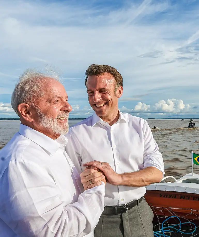 Apoio as comunidades indígenas e investimento bilionário na Amazônia são discutidos durante encontro entre o presidente do Brasil e da França Apoio as comunidades indígenas e investimento bilionário na Amazônia são discutidos durante encontro entre o presidente do Brasil e da França