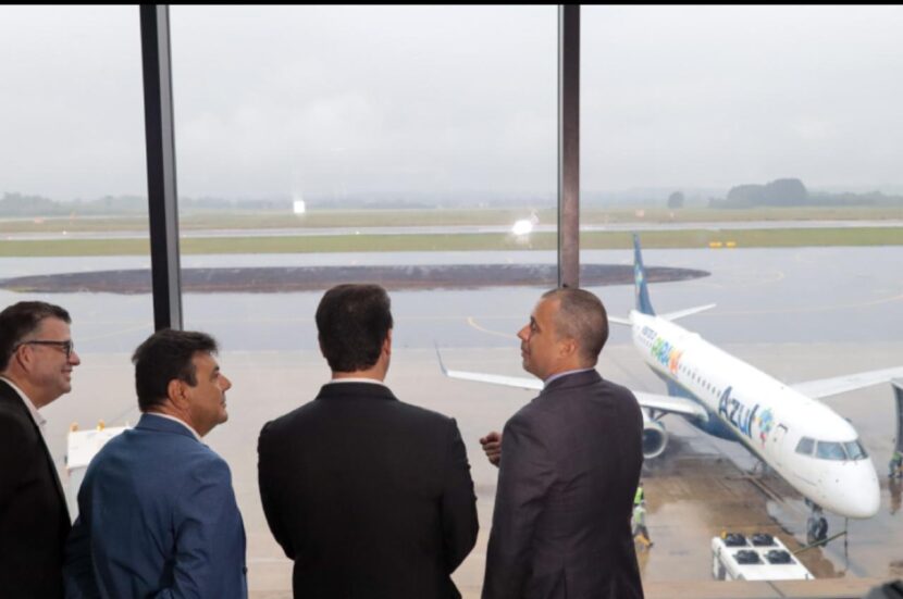 “Visite o Paraná” frase convidativa é estampada em avião da Azul