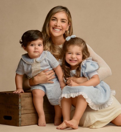 Modelo e atriz venezuelana, se divide entre carreira e maternidade WhatsApp Image 2024-04-20 at 19.16.45